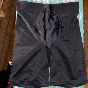 Inspirations black shapewear thick waistband 2XL, doesn’t fit like it